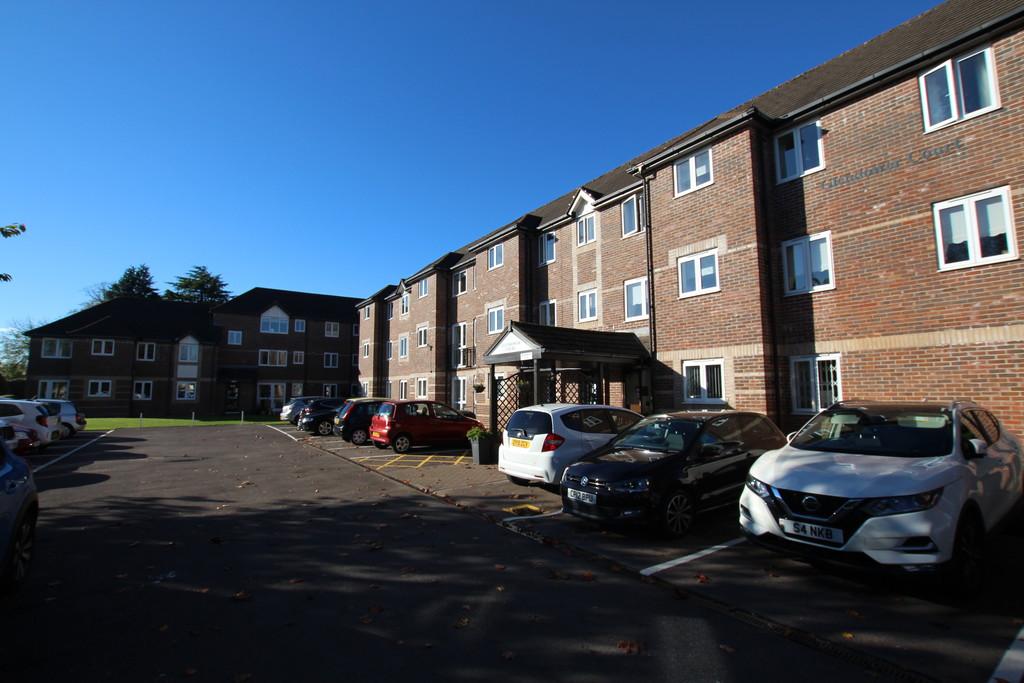 Glendower Court, Velindre Road, Whitchurch 1 bed flat £700 pcm (£162 pw)
