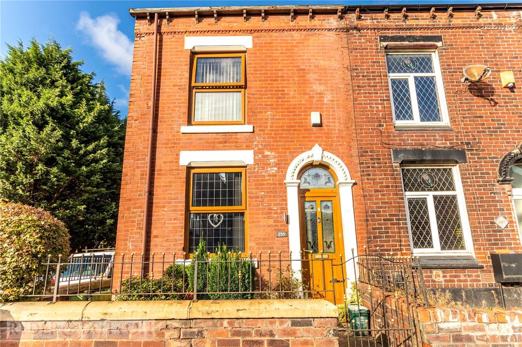 Shaw Road, Royton, Oldham, OL2 4 bed end of terrace house £174,950