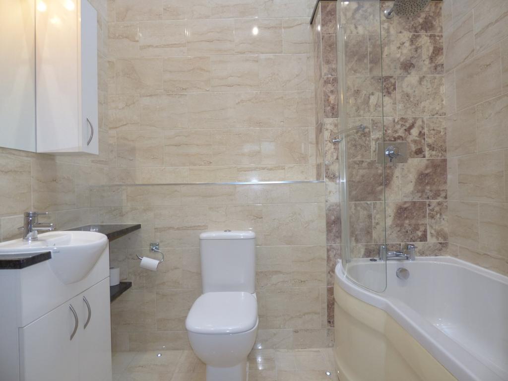 En-Suite Bathroom