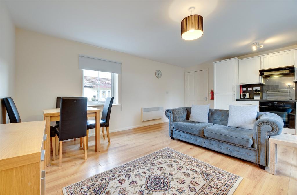 Lounge/Dining Area