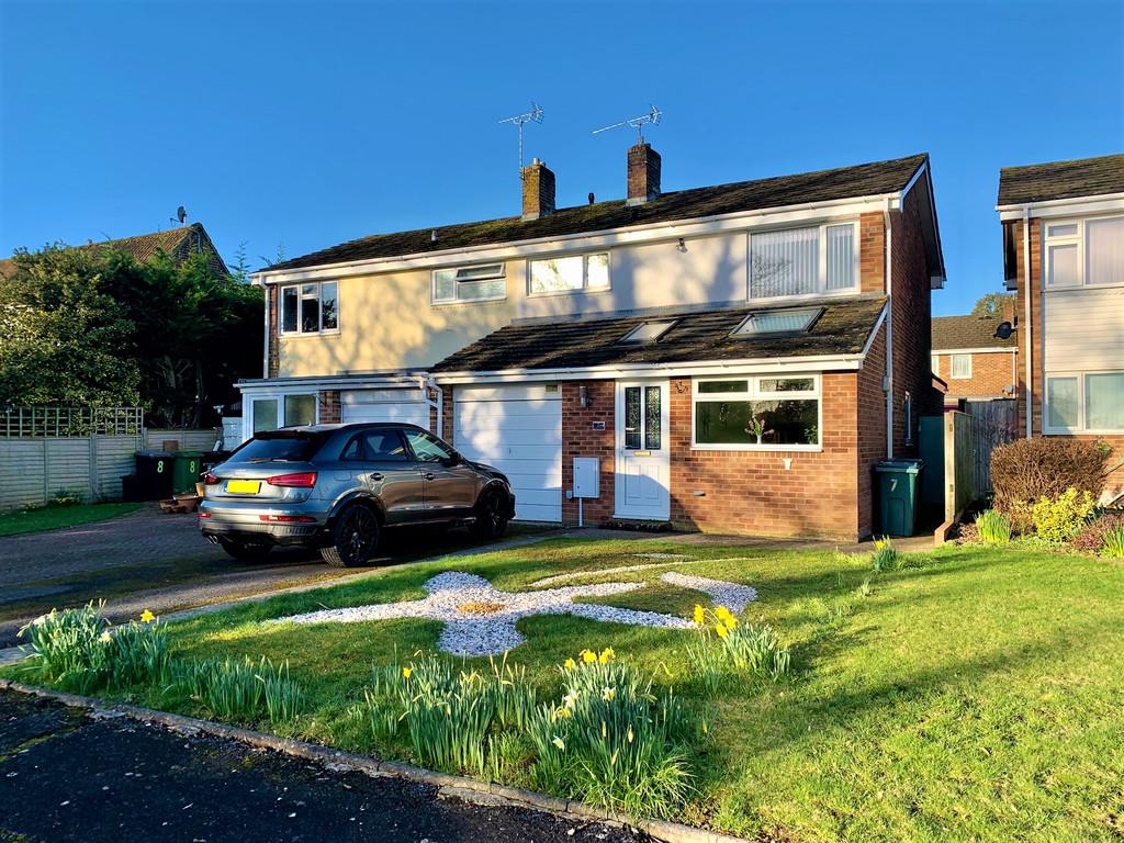 Burns Close, South Wonston 3 bed semidetached house £415,000