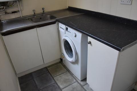 5 bedroom detached house to rent, Raleigh Road, Wallisdown