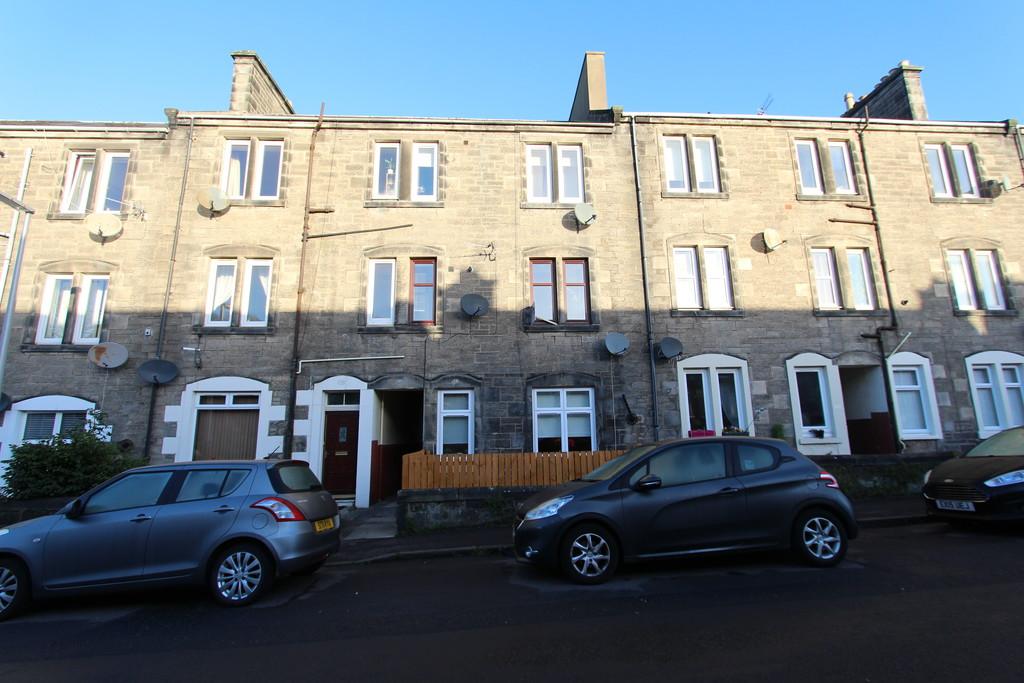 12a Brucefield Avenue, Dunfermline 1 bed flat £495 pcm (£114 pw)