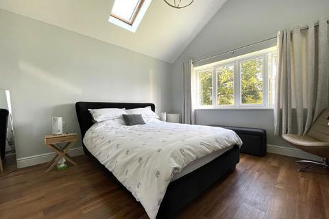 2 bedroom detached bungalow to rent, HENFOLD LANE, BEARE GREEN, RH5