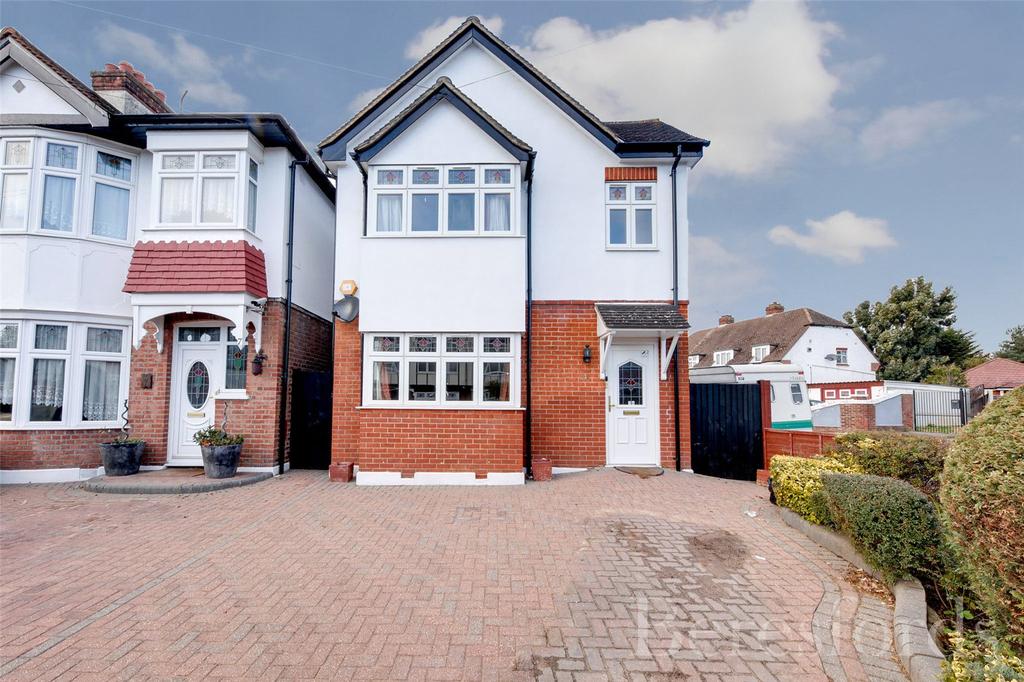 Masefield Crescent, Harold Hill... 2 bed detached house £375,000