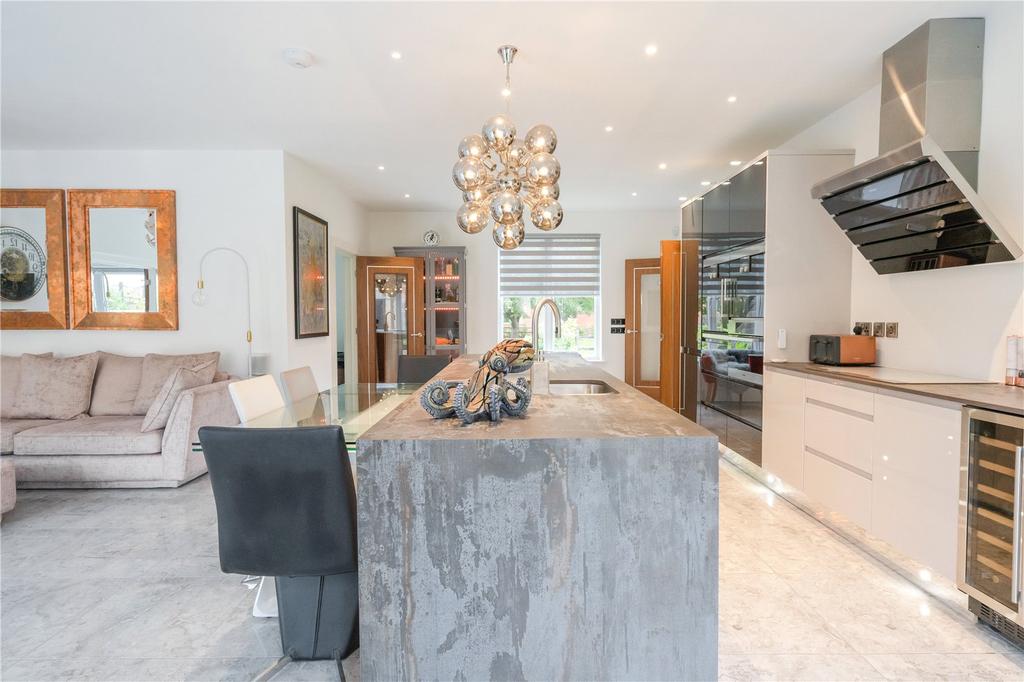 Kitchen/Living Area