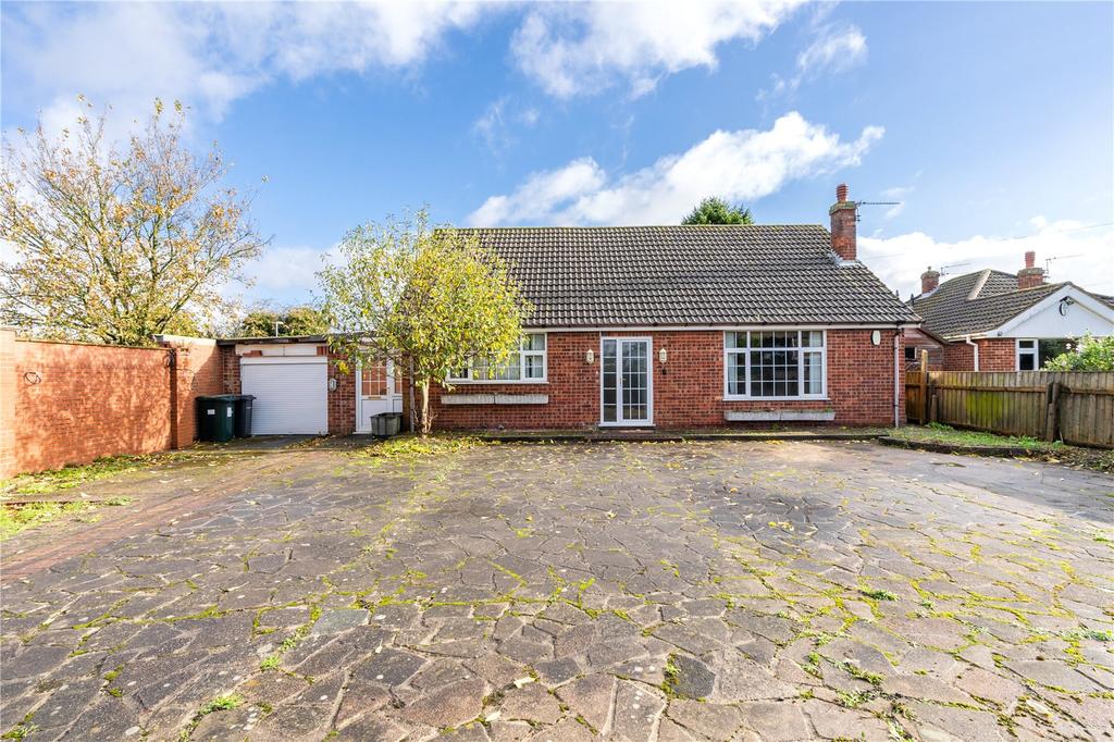 Louth Road, HoltonleClay, Grimsby, DN36 4 bed bungalow £210,000