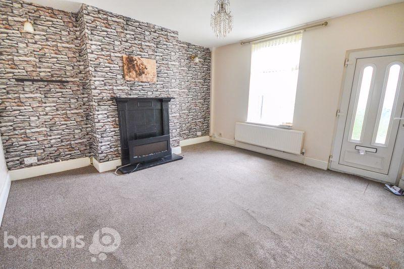 Park Grove, Bramley 2 bed terraced house £100,000