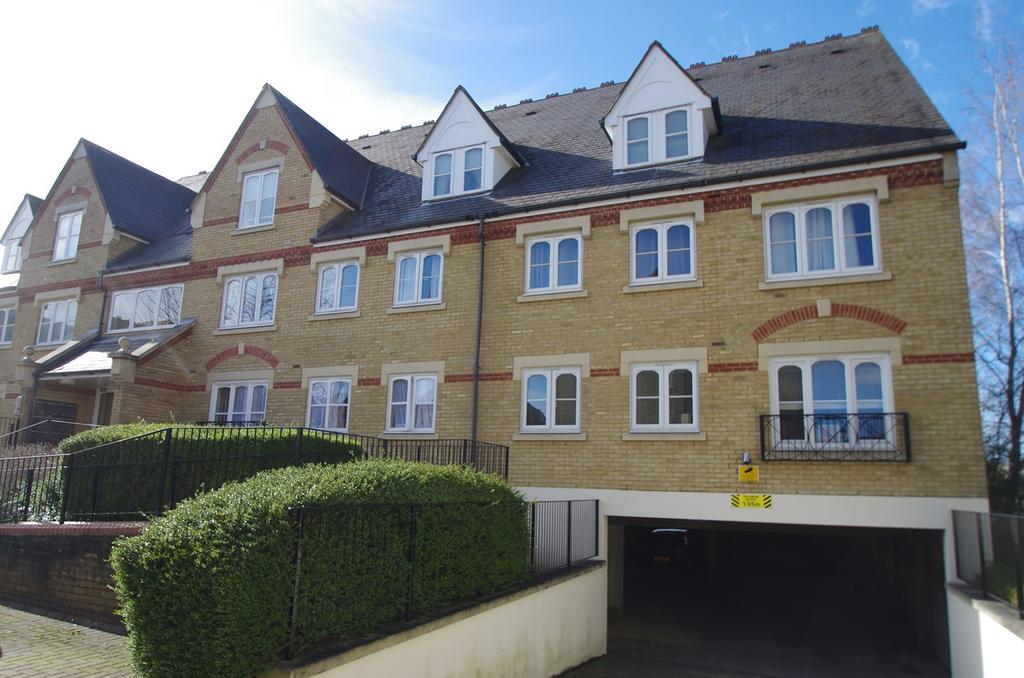 Lancing House, Hallam Close, WATFORD, WD24 1 bed flat £925 pcm (£213 pw)