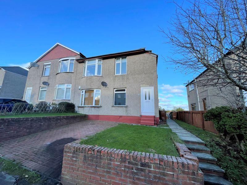 Montford Avenue, Kings Park, Glasgow 3 bed apartment £89,995