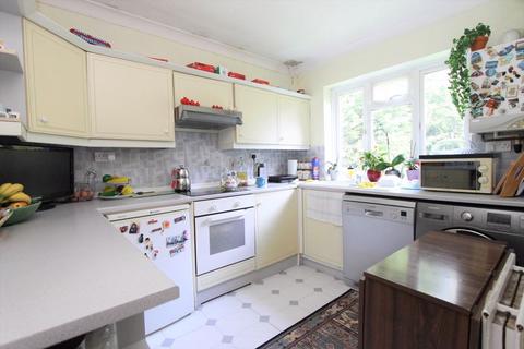 64 Avon Close, Worcester Park, KT4 7AH