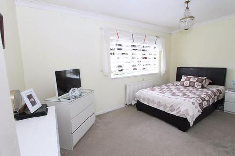 64 Avon Close, Worcester Park, KT4 7AH