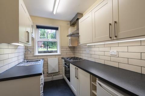 5 bedroom terraced house to rent, 52 Burns Road, Crookesmoor