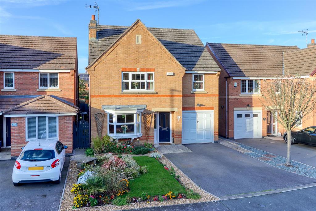 Hampton Close, Coalville 4 bed detached house £325,000