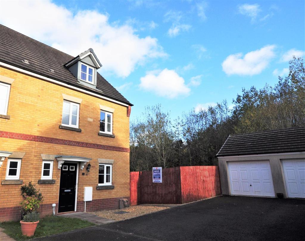 Ffordd Y Glowyr, Betws, Ammanford 4 bed townhouse £209,950