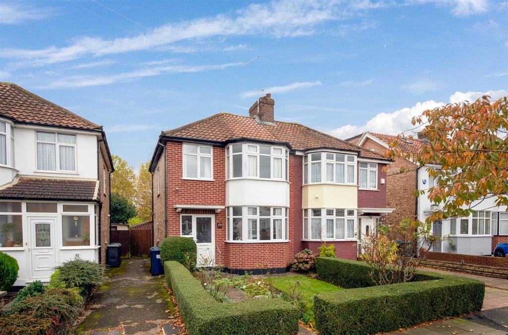 Oakhampton Road, Mill Hill 3 bed semidetached house £625,000