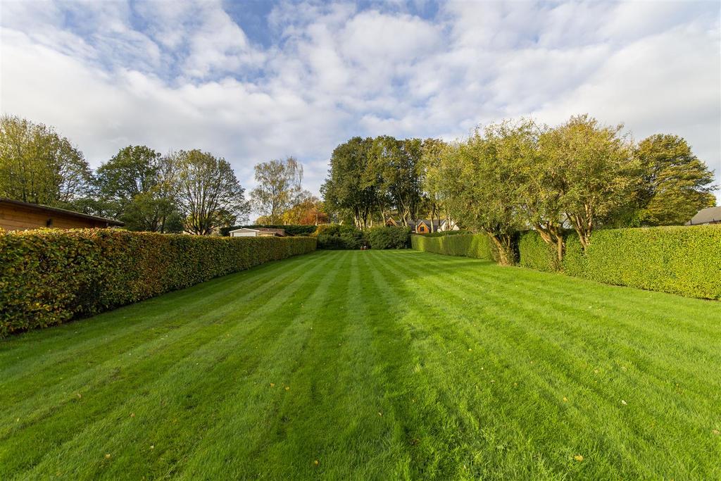 Derby Road, Wingerworth, Chesterfield 2 bed detached bungalow £299,950