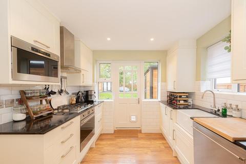 19 Berry Meade, Ashtead, KT21 1SF
