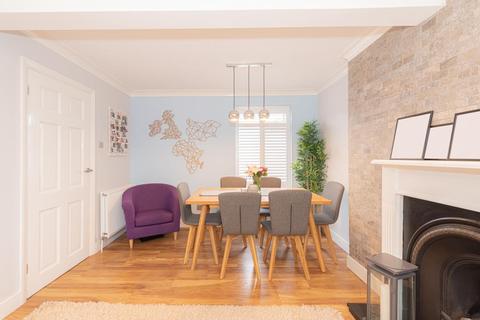 19 Berry Meade, Ashtead, KT21 1SF