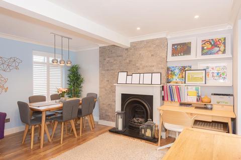 19 Berry Meade, Ashtead, KT21 1SF