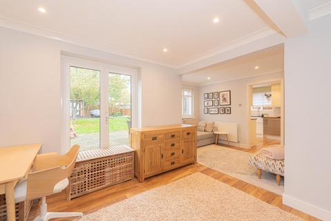 19 Berry Meade, Ashtead, KT21 1SF
