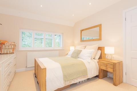 19 Berry Meade, Ashtead, KT21 1SF