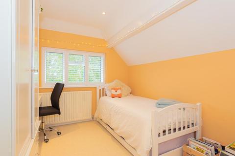19 Berry Meade, Ashtead, KT21 1SF