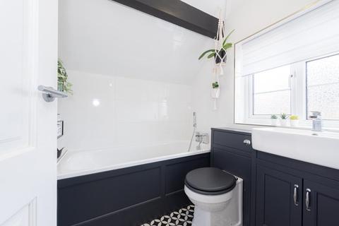 19 Berry Meade, Ashtead, KT21 1SF