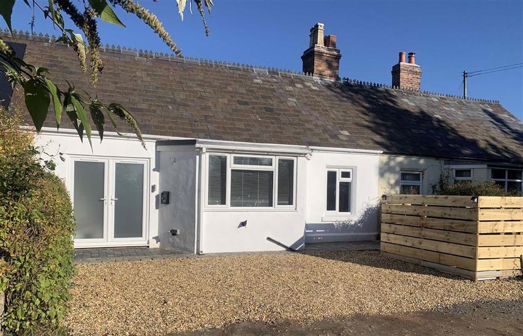 Station Cottages, Upton Magna... 2 bed terraced bungalow £995 pcm (£