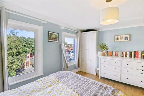 14c Ash Grove, London, SE20 7RD