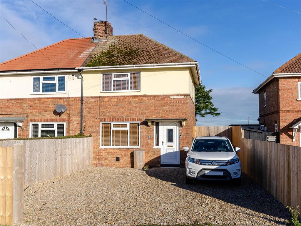 Bengey Cottages, Burton Pidsea 2 bed semidetached house £155,000