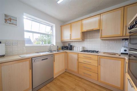 4 bedroom end of terrace house for sale - Wootton