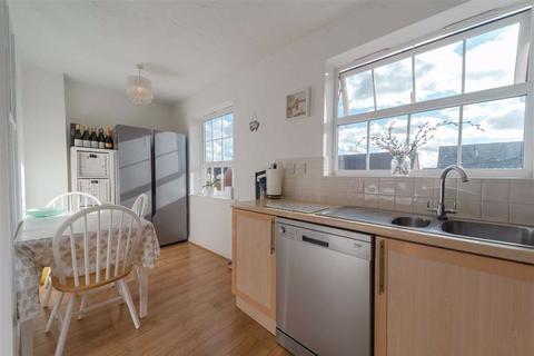 4 bedroom end of terrace house for sale - Wootton