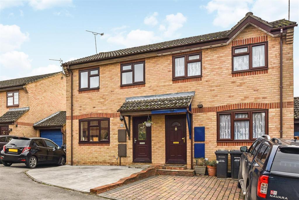 Watermills Close, Andover 3 bed semidetached house £299,950