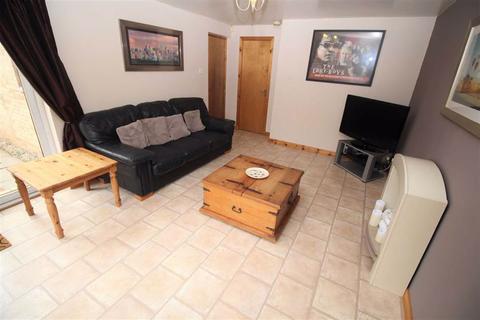 15 Braeview Road, Paisley, PA2 8PR