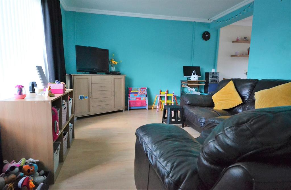 Amphion Court, Pembroke Dock 4 bed terraced house £110,000