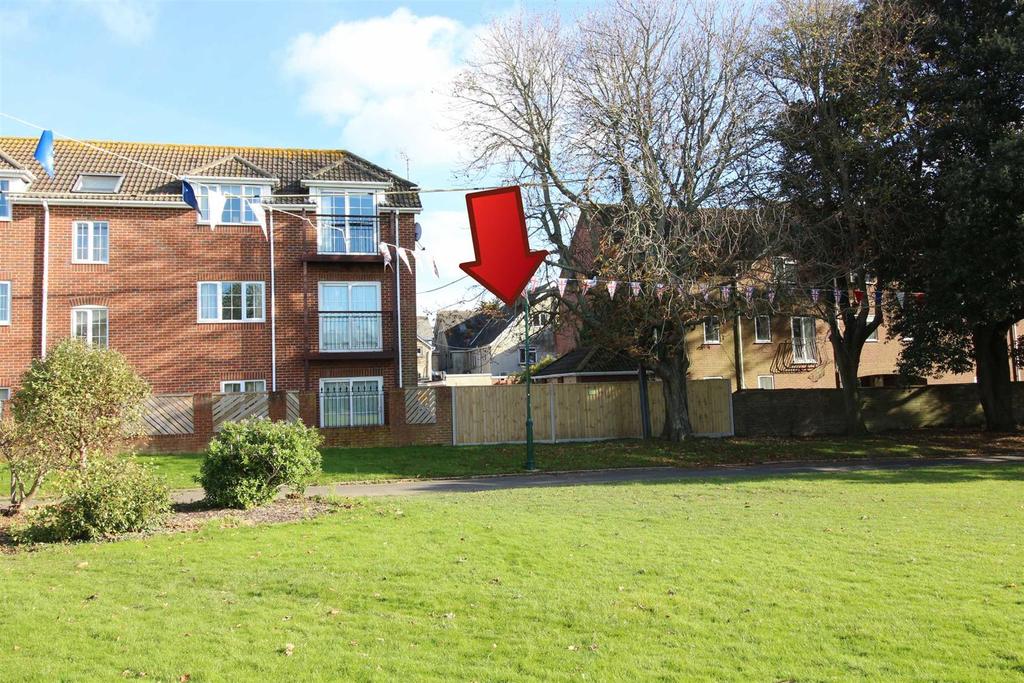 Station Road, New Milton 1 bed flat £150,000