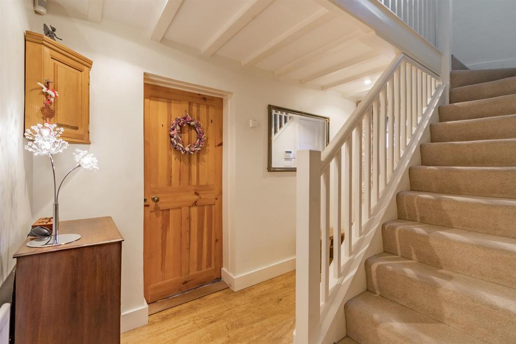 8483006-interior17.jpg