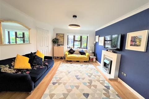5 Falcon Way, London, E11 1SX