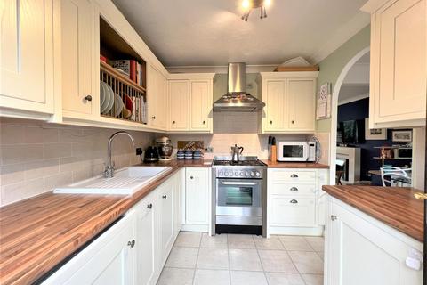 5 Falcon Way, London, E11 1SX