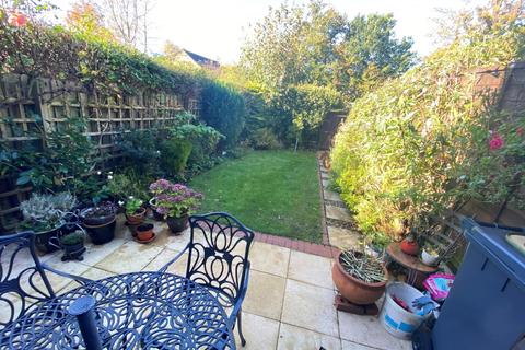 37 Combroke Grove, Hatton Park, Warwick, CV35 7TG