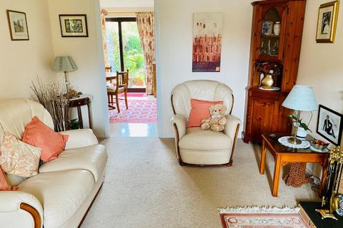 37 Combroke Grove, Hatton Park, Warwick, CV35 7TG