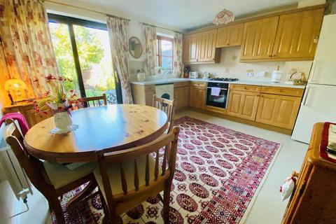 37 Combroke Grove, Hatton Park, Warwick, CV35 7TG