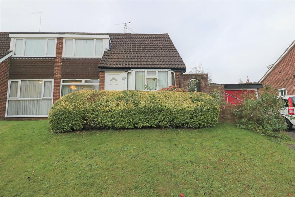 Stoneham Close, Tilehurst, Reading 4 bed semidetached house £415,000