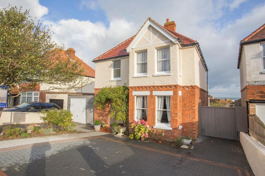Wear Bay Crescent, Folkestone 3 bed detached house £675,000