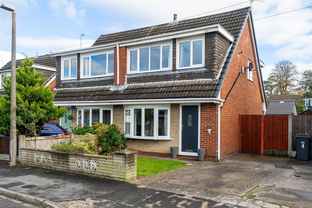 Larchwood Crescent, Leyland 3 bed semidetached house £150,000