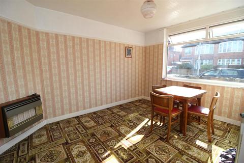 48 Warwick Avenue, Beeston, Nottingham, NG9 2HQ