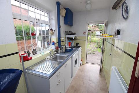 48 Warwick Avenue, Beeston, Nottingham, NG9 2HQ