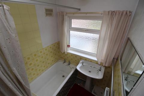 48 Warwick Avenue, Beeston, Nottingham, NG9 2HQ