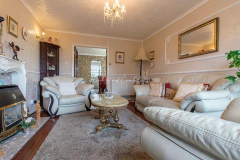 20 Adenfield Way, Rhoose, Barry, CF62 3EA